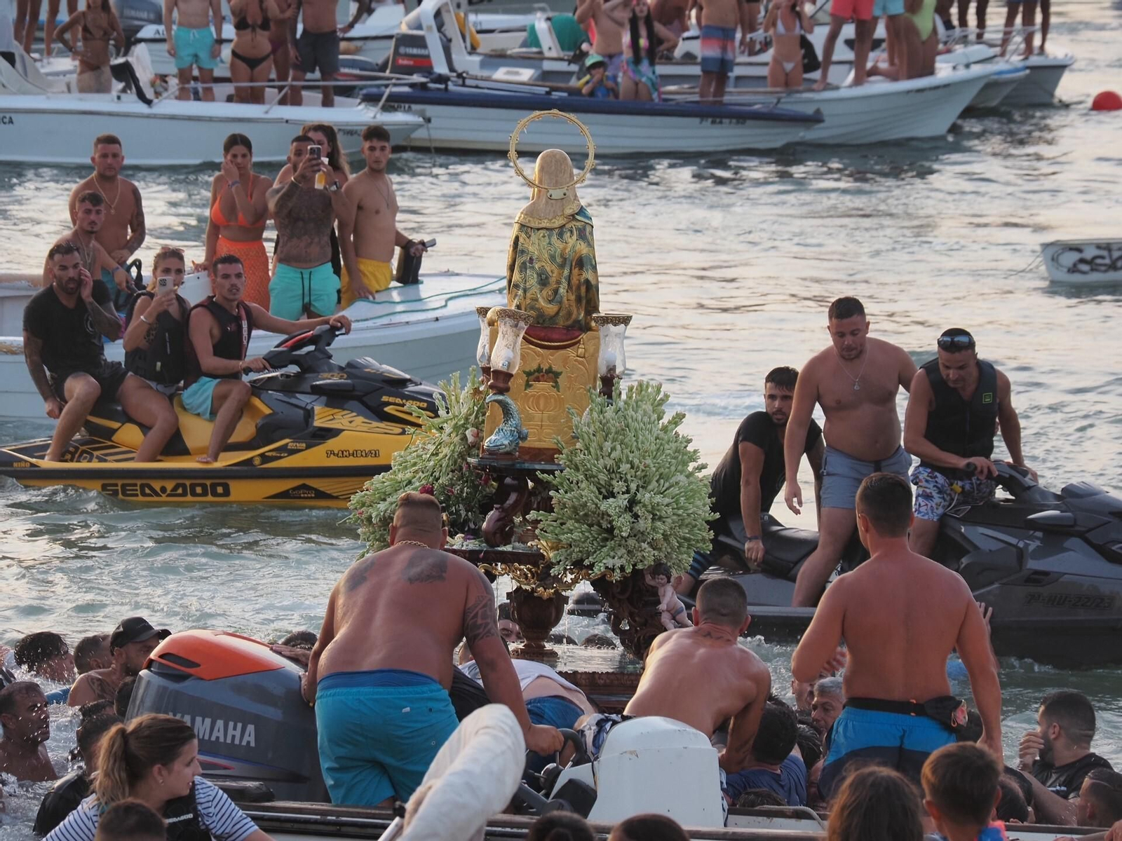 Las mejores imágenes de la procesión de la Virgen del Mar de Isla Cristina.