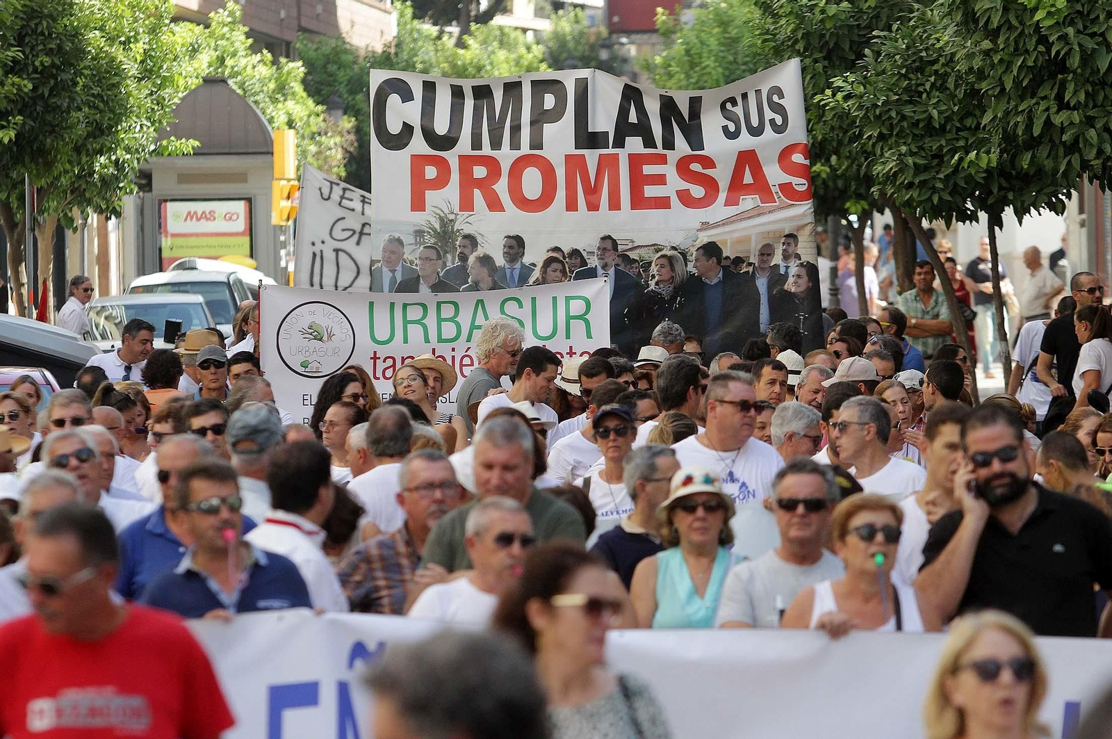 Imágenes de la manifestación "Salvemos las Playas de Huelva"