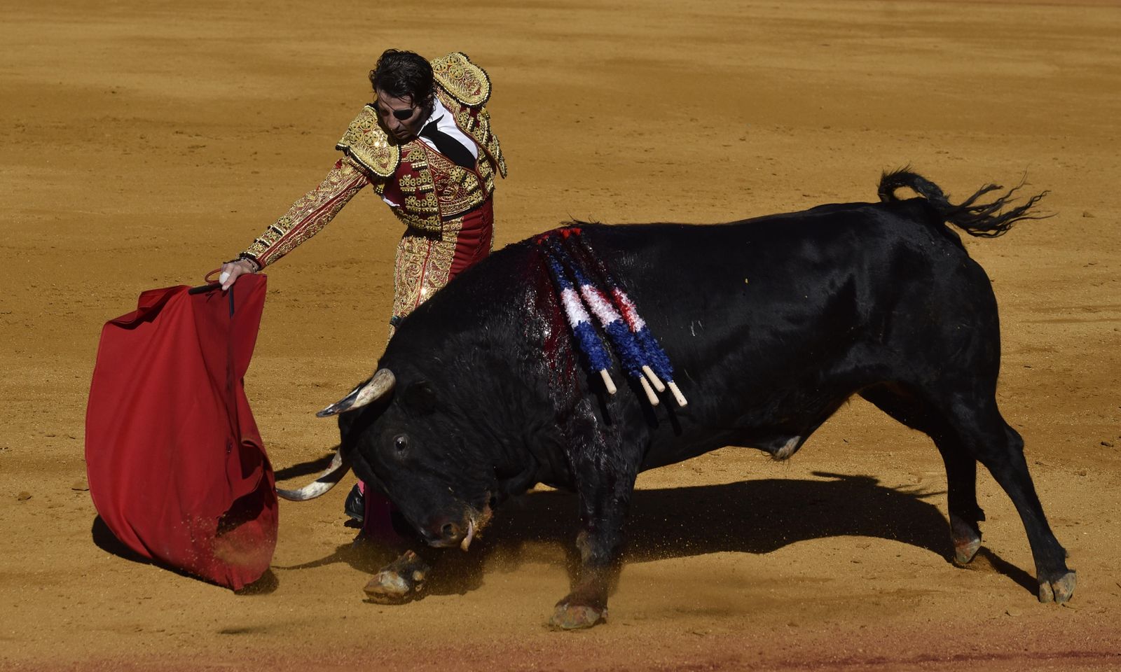 Las imágenes de la 13ª corrida de abono de La Maestranza