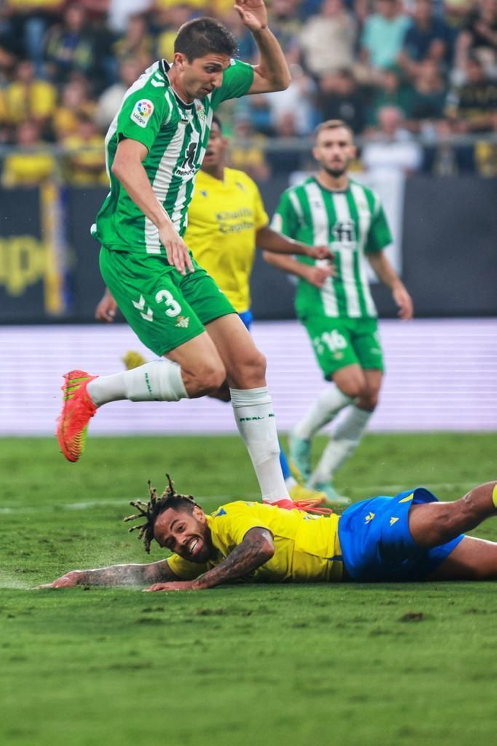 El partido del Cádiz C.F.-Real Betis, en imágenes