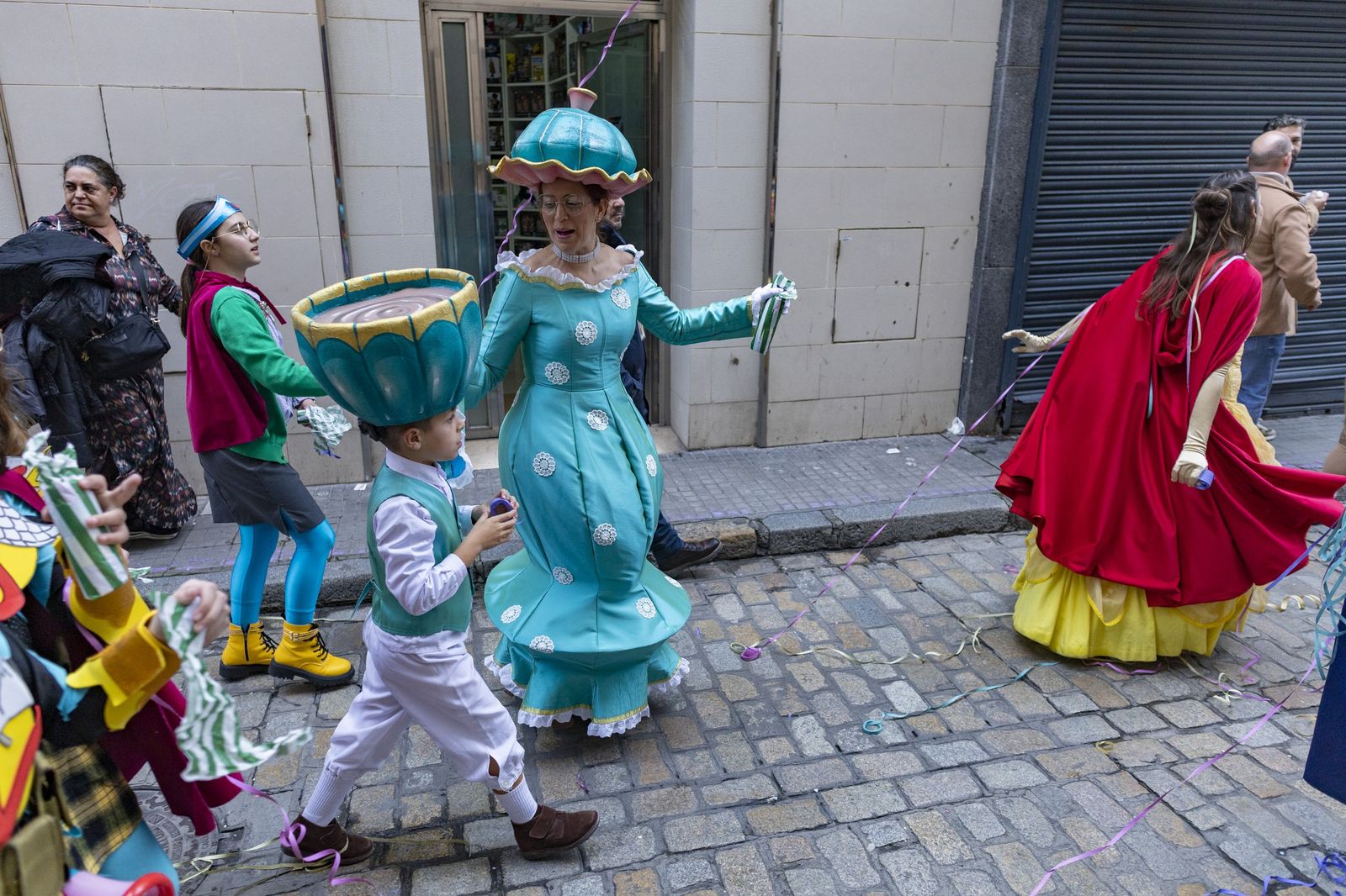 El Carnaval en la calle calienta motores: pregón infantil y concierto en San Antonio
