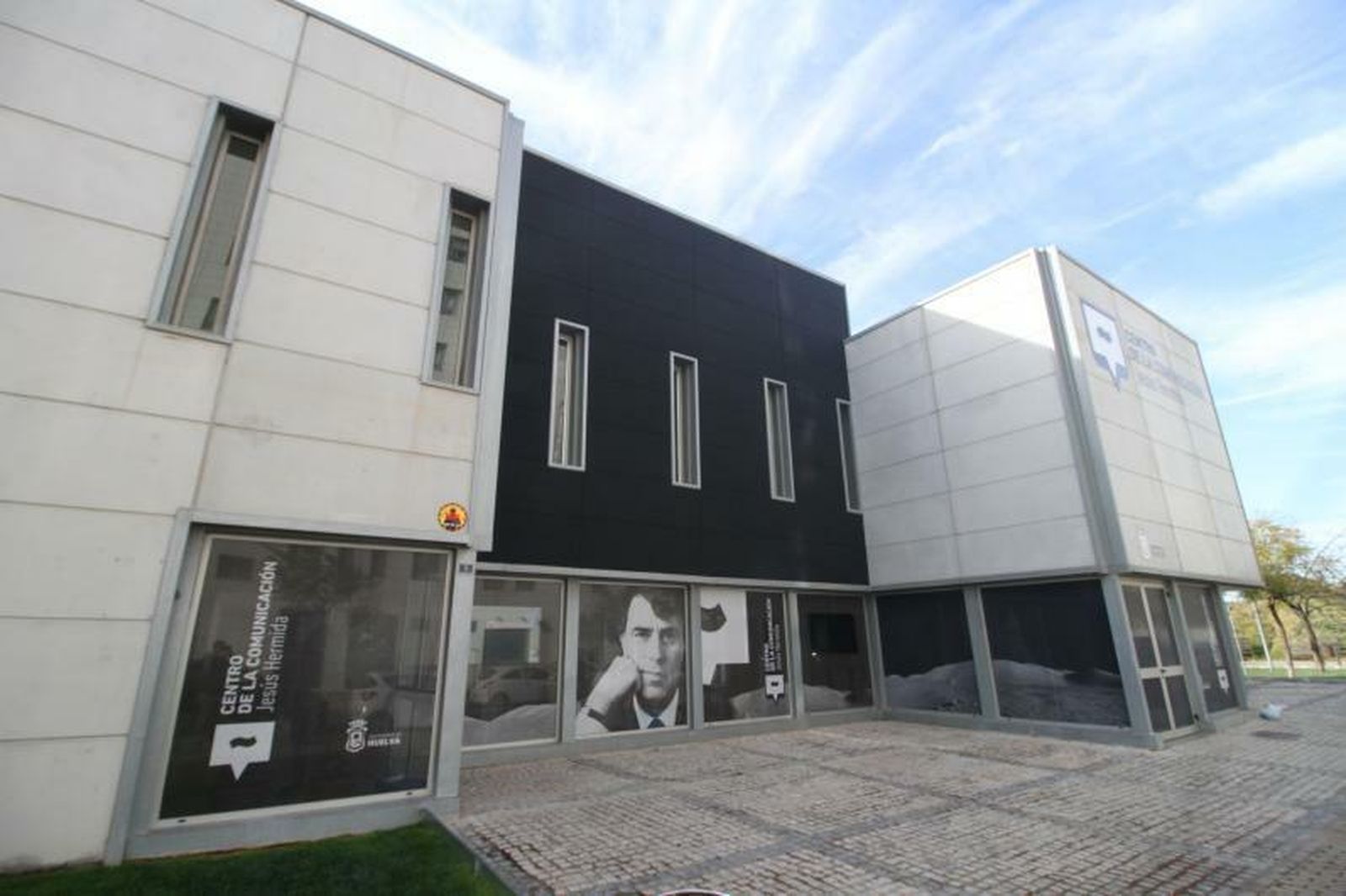 Fachada del Centro de la Comunicación Jesús Hermida.