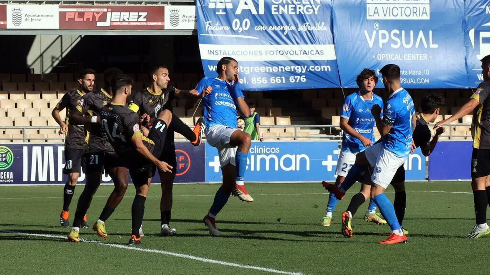 Alberto Durán, central del Xerez DFC, confía en el equipo en el play-off.