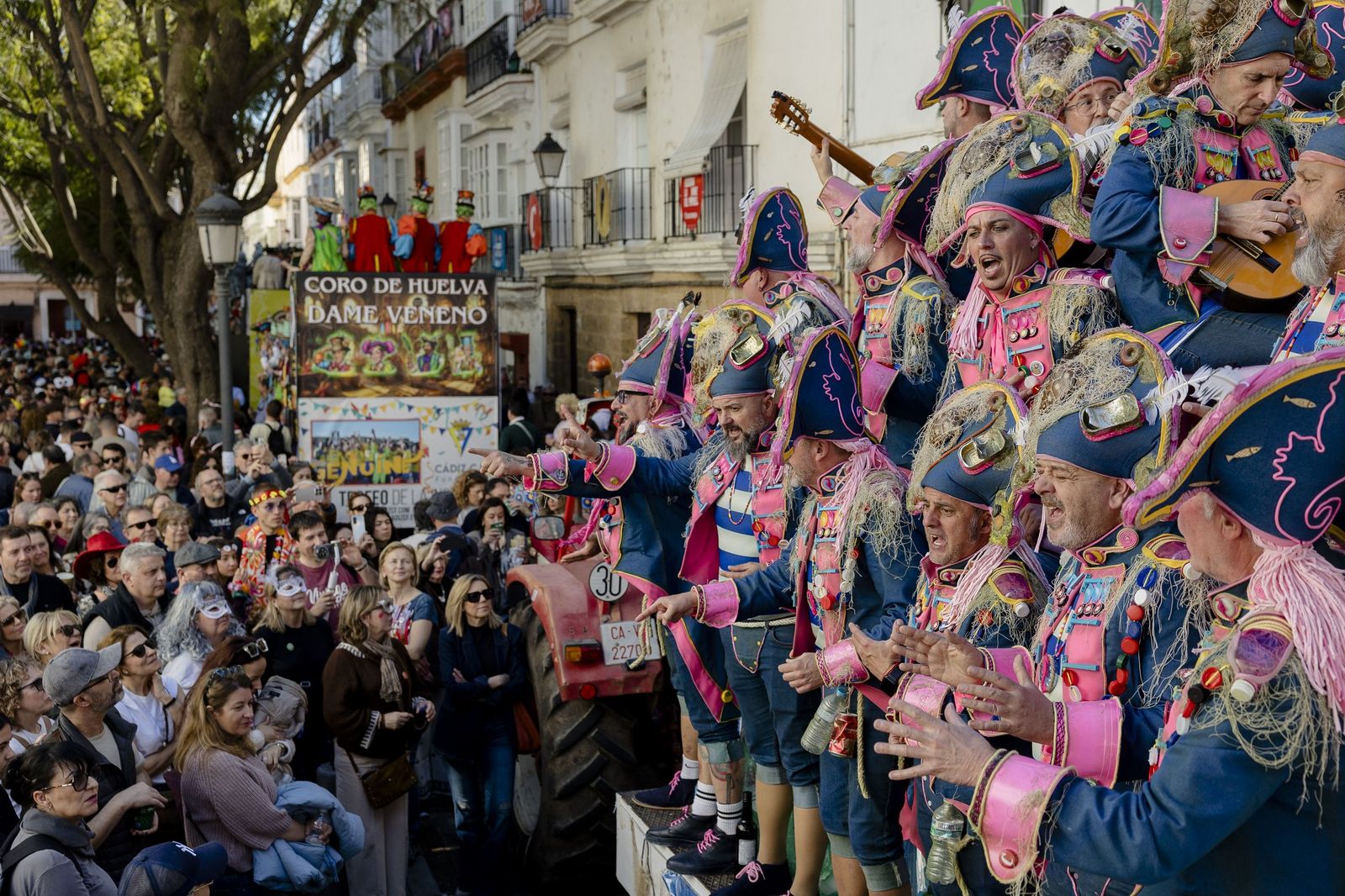 Las imágenes del segundo sábado de Carnaval de Cádiz 2026: Carruseles de coros