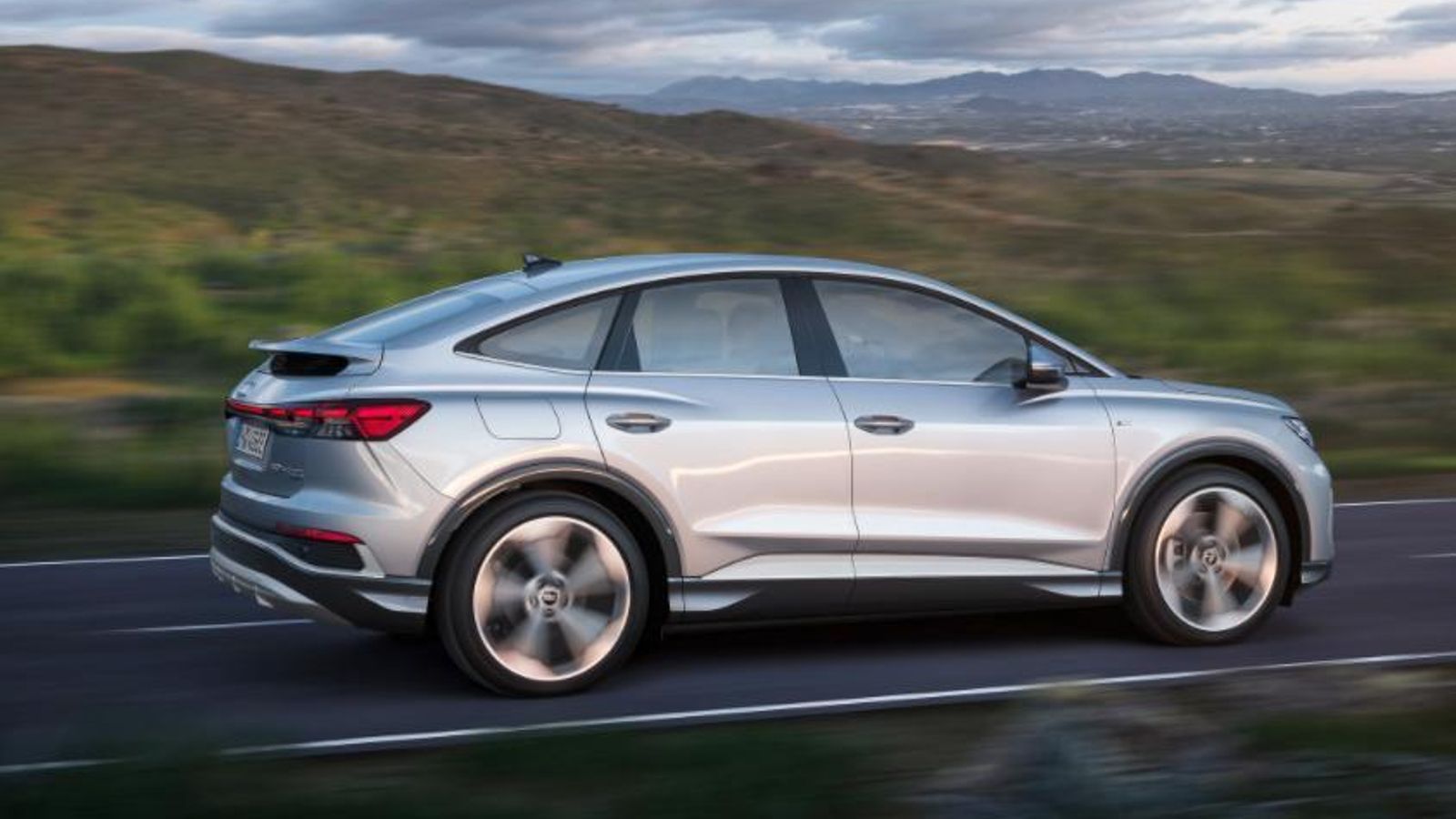 El Q4 Sportback es 2.100 euros más costoso que el Q4, también, e-tron. Asimismo es, aproximadamente, un 15 por ciento más caro que los SUV de Skoda y Volkswagen equivalentes.