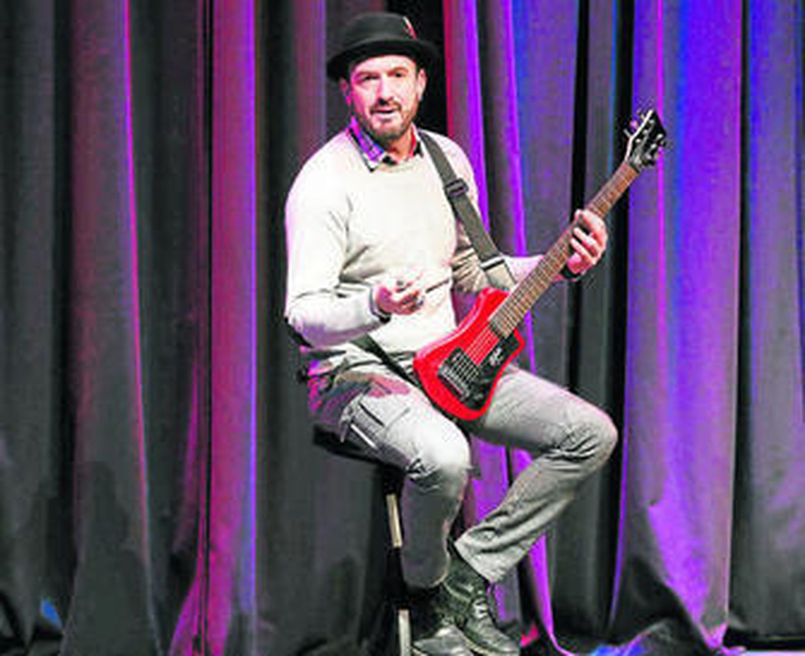 El isleño Alex O'Dogherty, durante su actuación el sábado en el teatro Pedro Muñoz Seca.