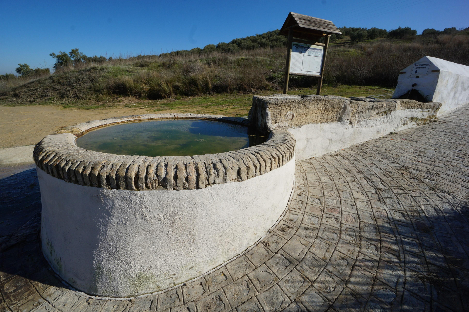 DESCANSAVACAS. Un recorrido por las fuentes históricas de Montilla, en fotografías