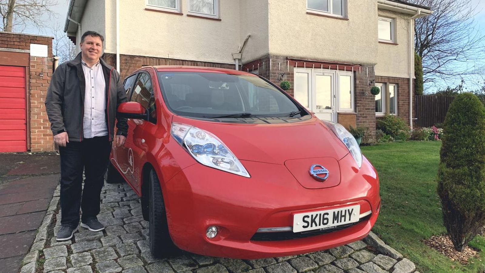 La sostenibilidad y sus nulas emisiones contaminantes son muy valoradas por todo tipo de conductores, independientemente del coche que poseen.