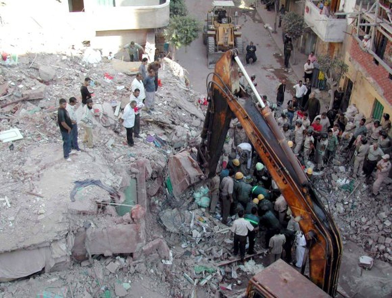 Mueren nueve personas al derrumbarse un edificio de cuatro plantas en Egipto