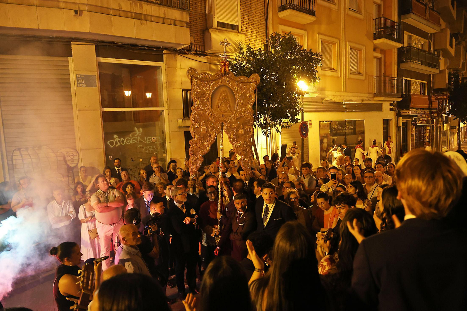 Imágenes del regreso de las hermandades a Emigrantes al finalizar el Rosario Jubilar rociero