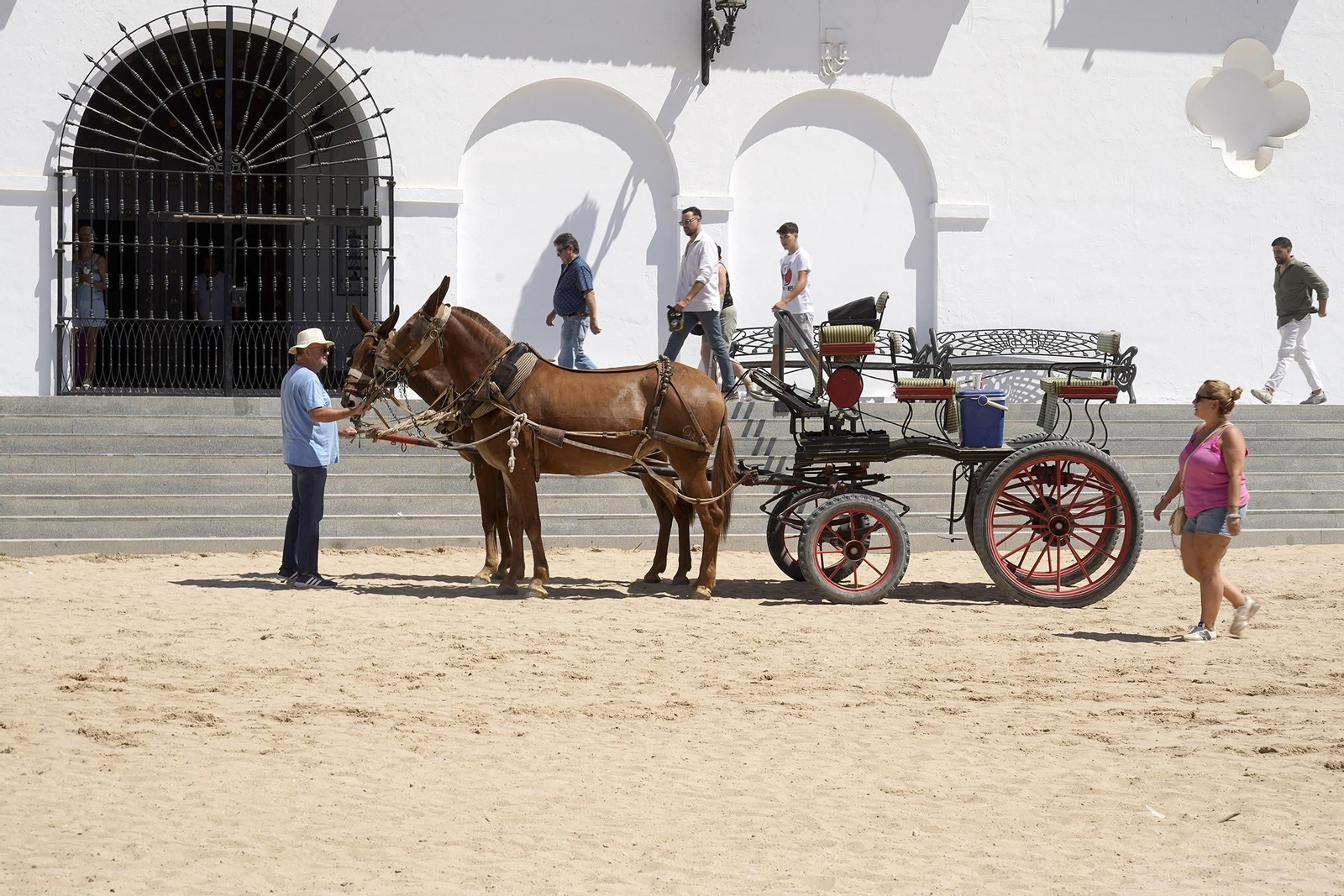 Imágenes del ambiente en la aldea durante el domingo de Rocío Chico