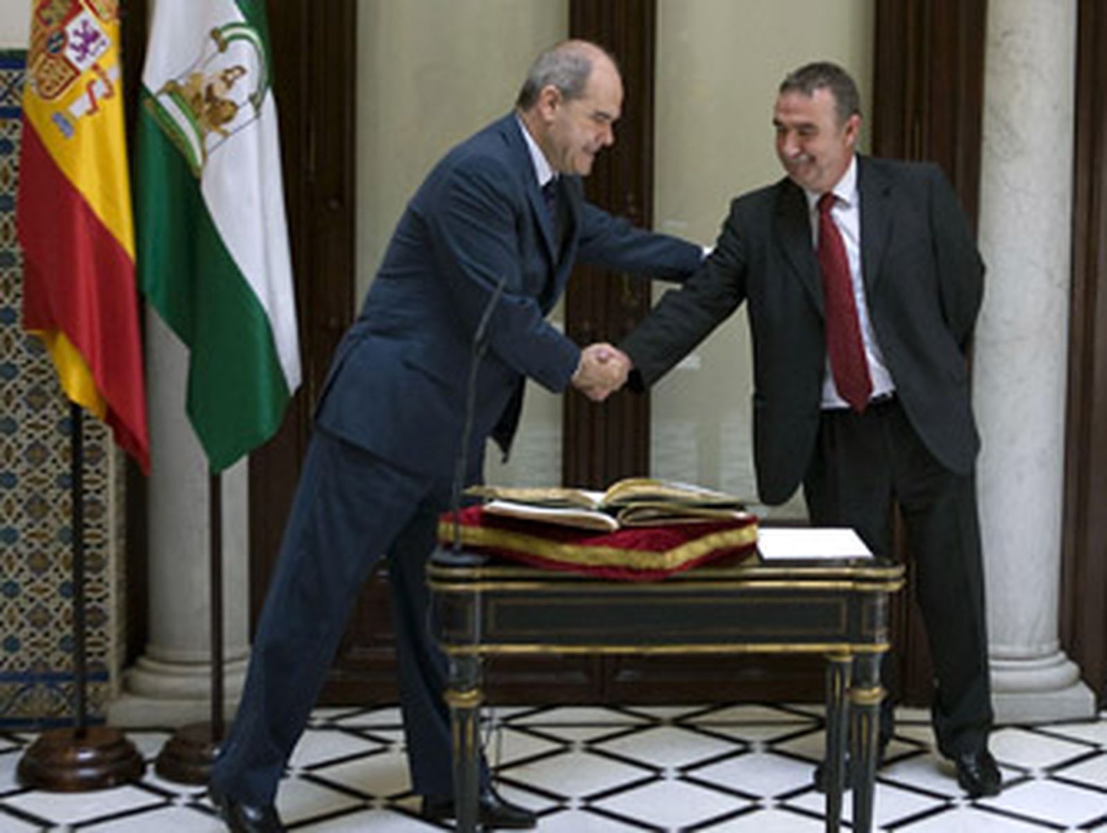 Juan Montabes toma posesión como presidente del Consejo Audiovisual de Andalucía