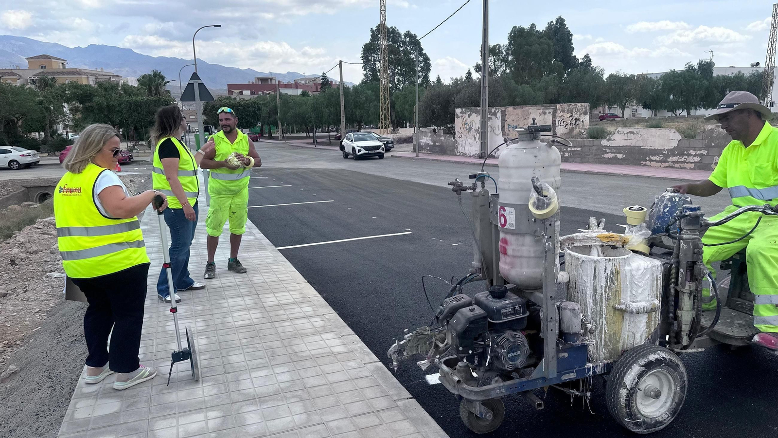 Urbanización en el entorno del pabellón.