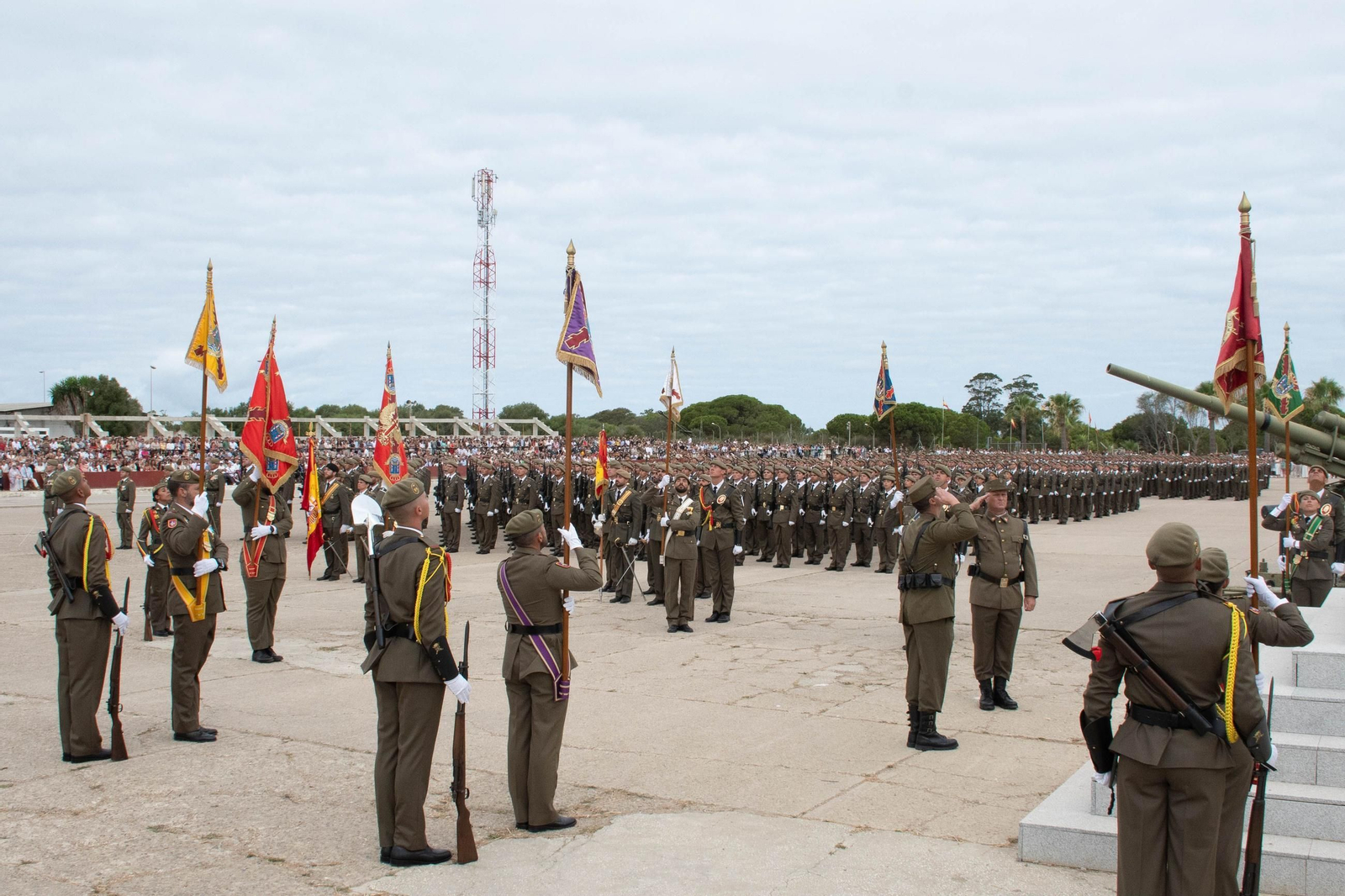 Imágenes de la jura de bandera del primer ciclo de 2025 en el Centro de Formación de Tropa 2 de San Fernando