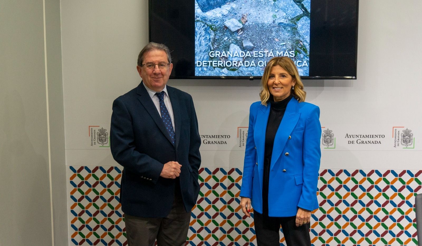 Los concejales del PP de Granada Luis González y Eva Martín.