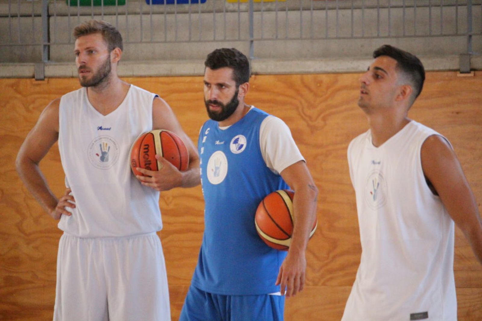 Pablo Ibáñez, Adri Fuentes y Lucas Muñoz, en el primer día de trabajo en el Carlos Cabezas.