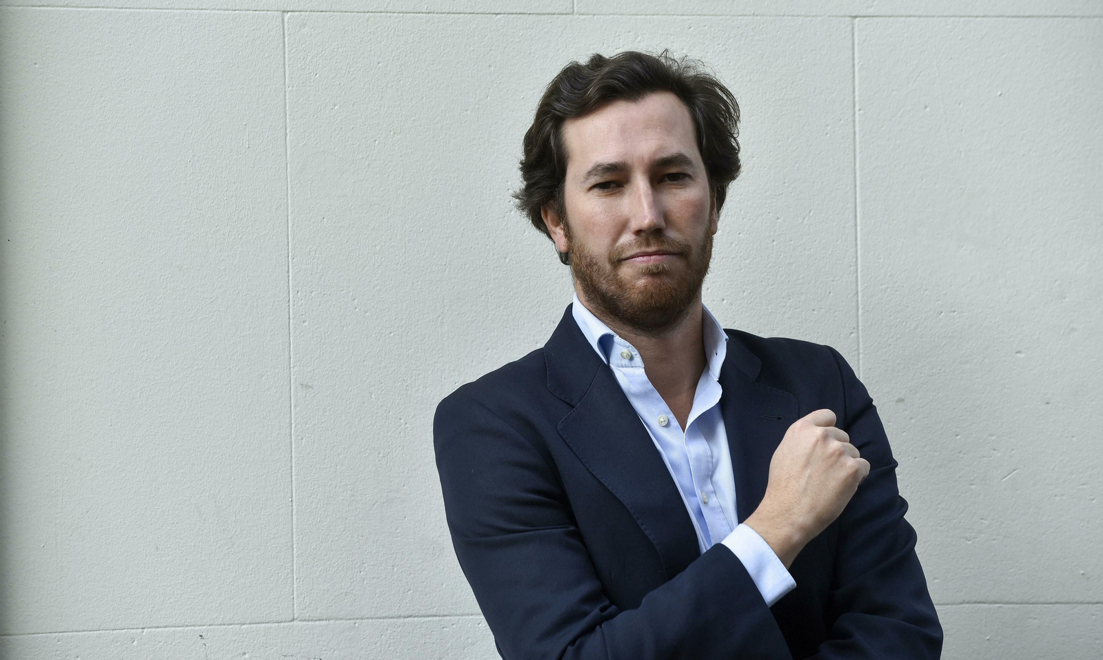 Enrique Lasso de la Vega posa para la entrevista, en Sevilla.