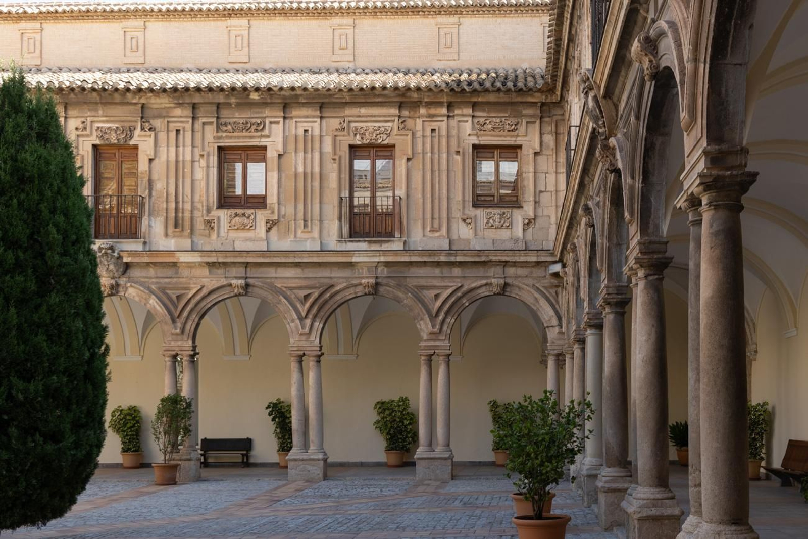 El Archivo Histórico Provincial de Jaén: de convento a guardián de la cultura El Archivo Histórico Provincial de Jaén: de convento a guardián de la cultura