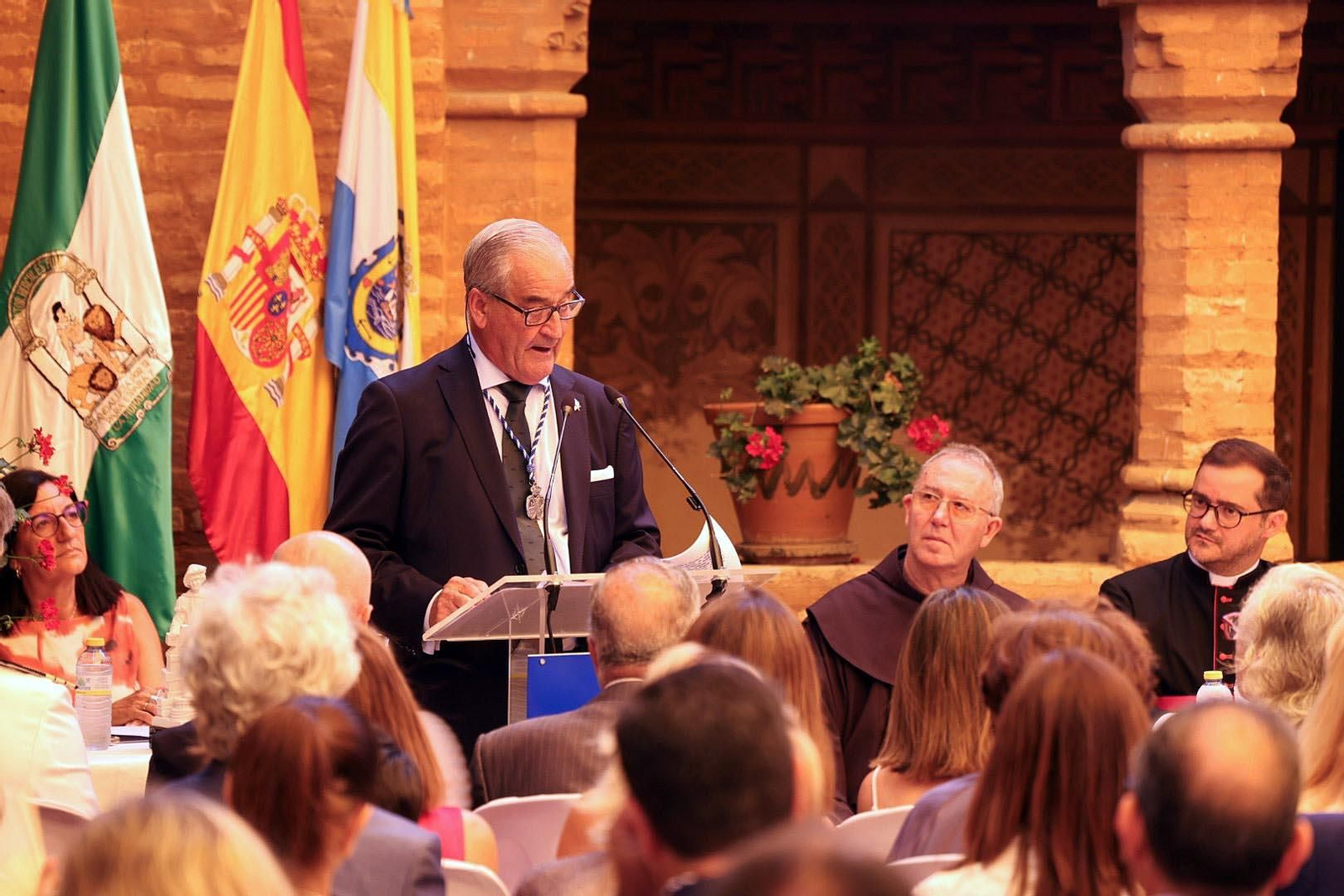 Imágenes del acto institucional de la Real Sociedad Colombina Onubense en el Monasterio de La Rábida