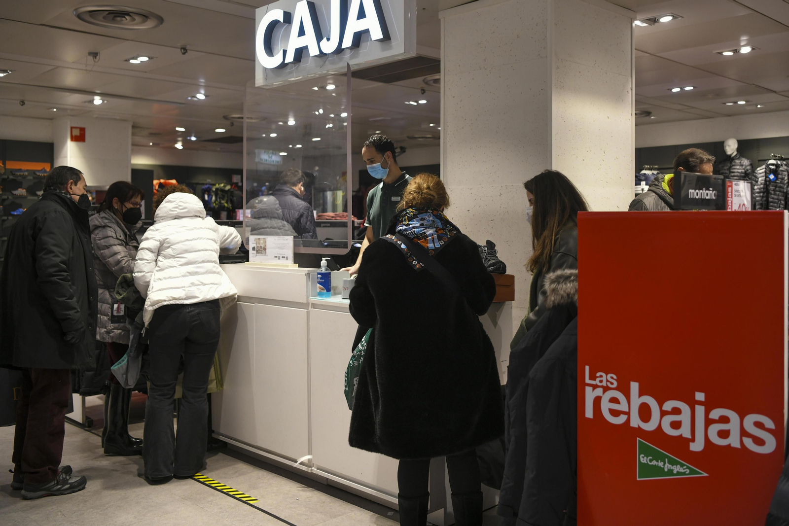 Fotos: el inicio de las rebajas en el Corte Inglés de Granada