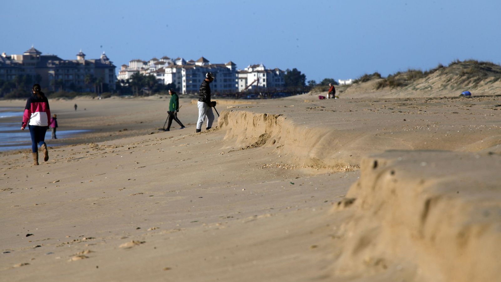 La Playa Central isleña presenta un escalón más que acusado de medio metro de altura.