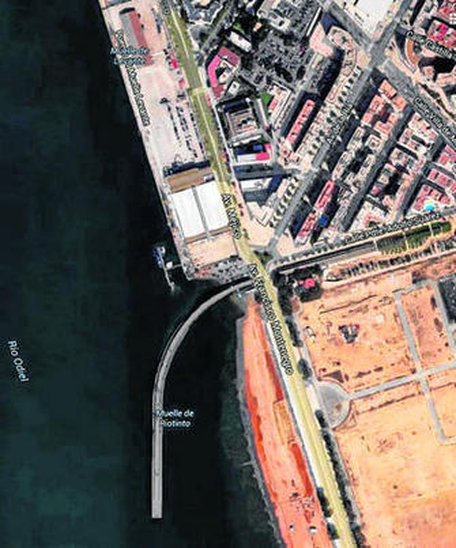 Imagen satélite con la ubicación, dentro de un círculo, pretendida para el museo, junto al Muelle de Riotinto. A la derecha, imagen actual de las naves de Crustamar desde la pasarela.