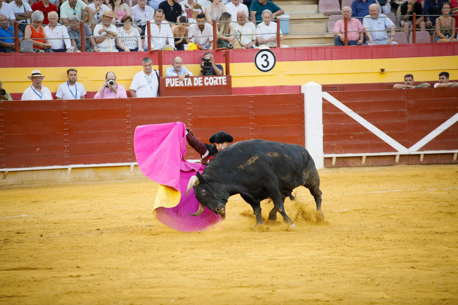 Imágenes de la corrida de toros en Roquetas de Mar