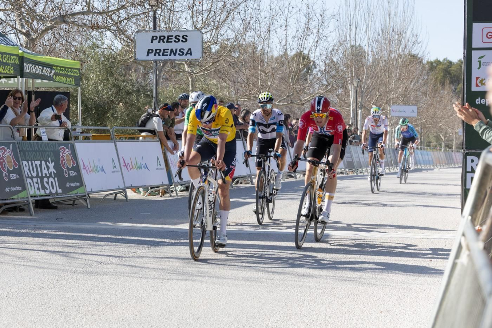 En imágenes: Torredelcampo disfruta de la meta de la Vuelta de Andalucía