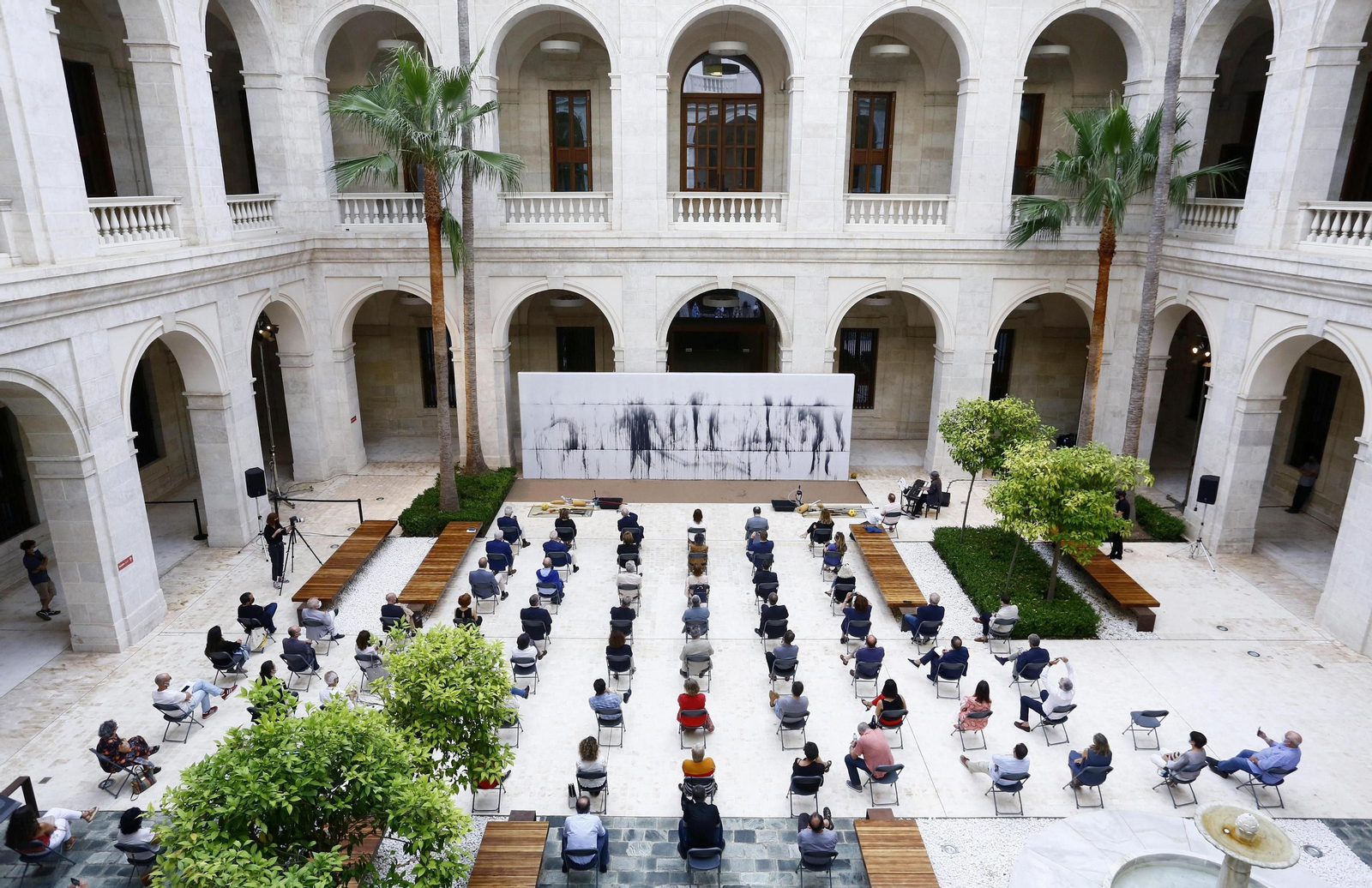 Fotos: Así es 'Despintura fònica', la performance de Miquel Barceló en el Museo de Málaga