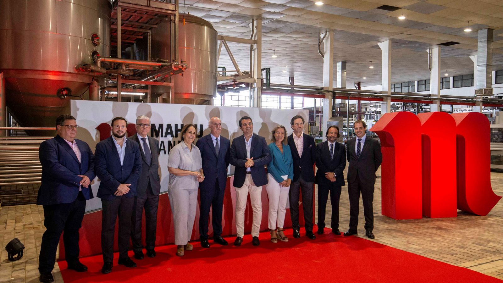 Visita institucional a la fábrica de Mahou San Miguel en Córdoba.