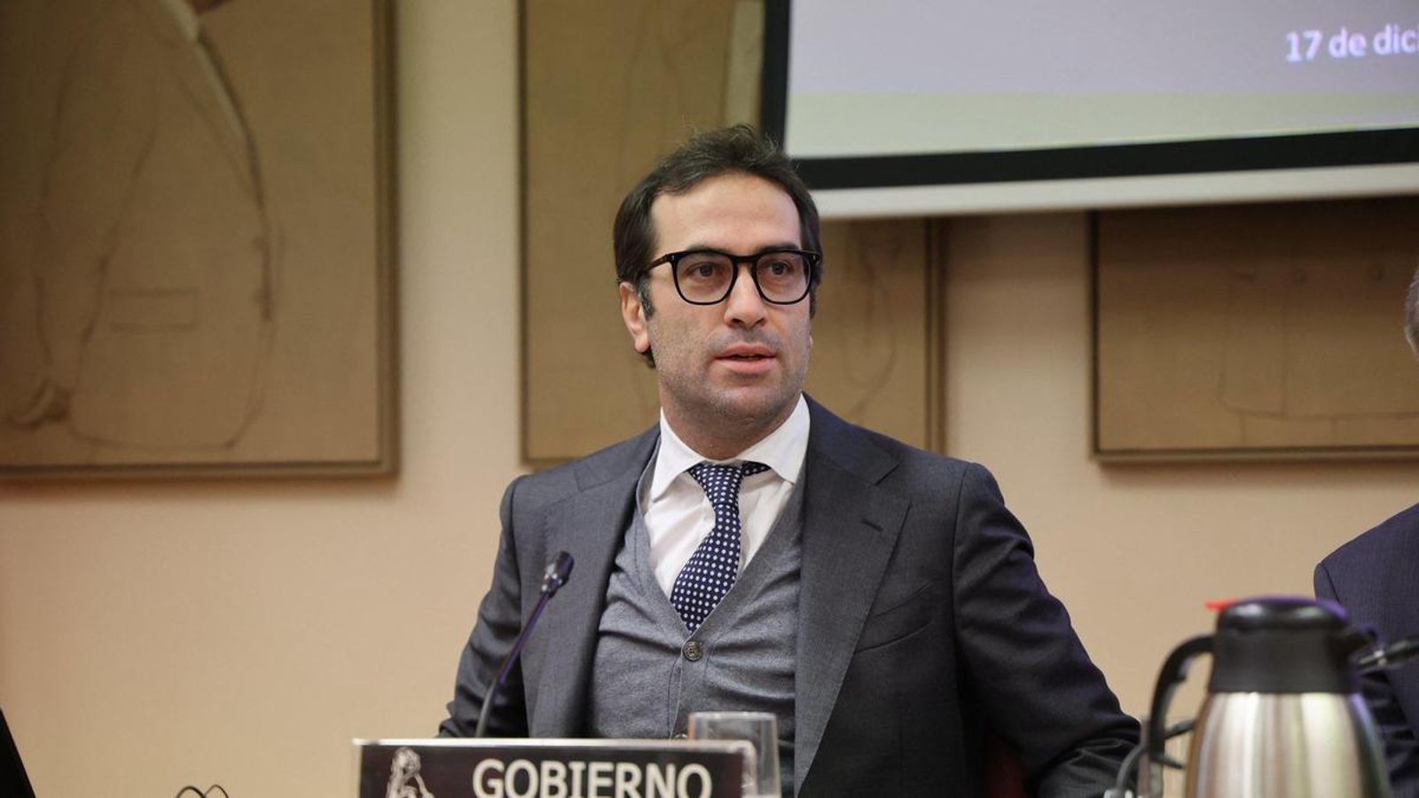 El ministro Cuerpo ha compartido la opinión del presidente del Gobierno sobre la decisión tomada por la Comisión Europea y ha remarcado la apuesta clara del Gobierno por la movilidad sostenible en España.