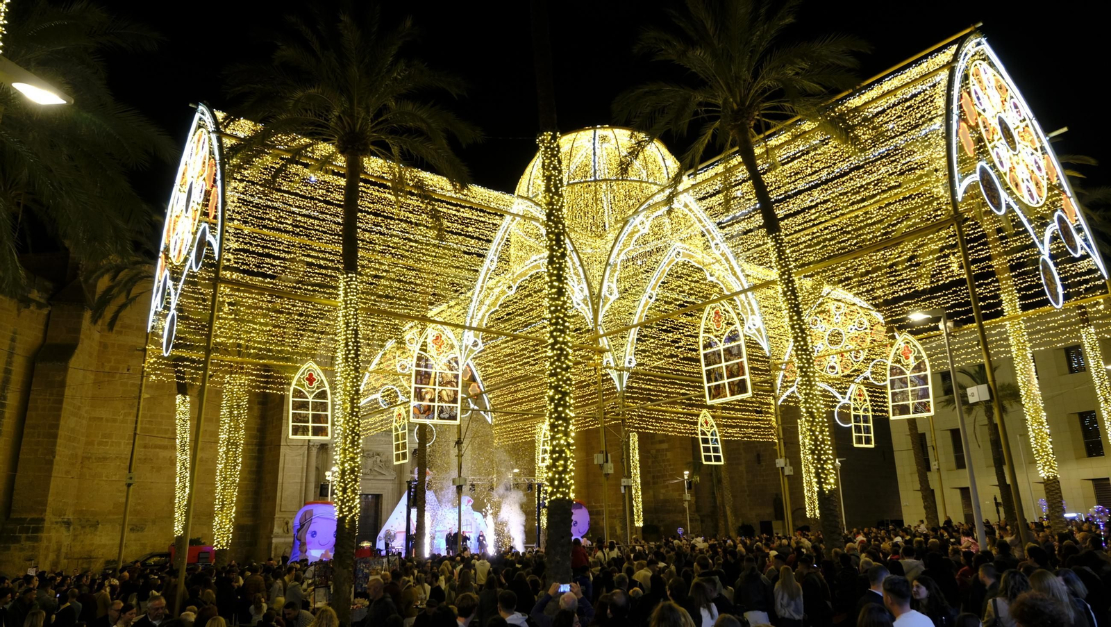 Las mejores imágenes del encendido navideño en Almería