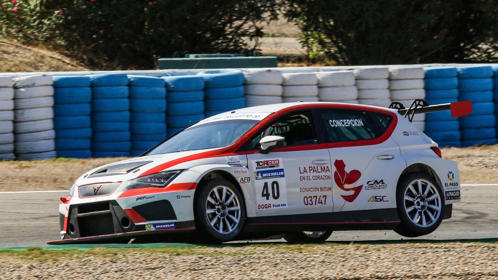 El piloto canario Santi Concepción lució en su coche un mensaje de apoyo a La Palma.