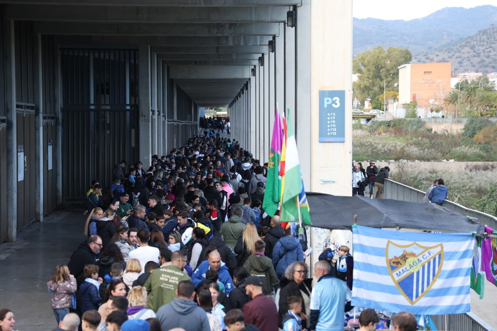 Búscate en las fotos del entrenamiento del Málaga CF en La Rosaleda