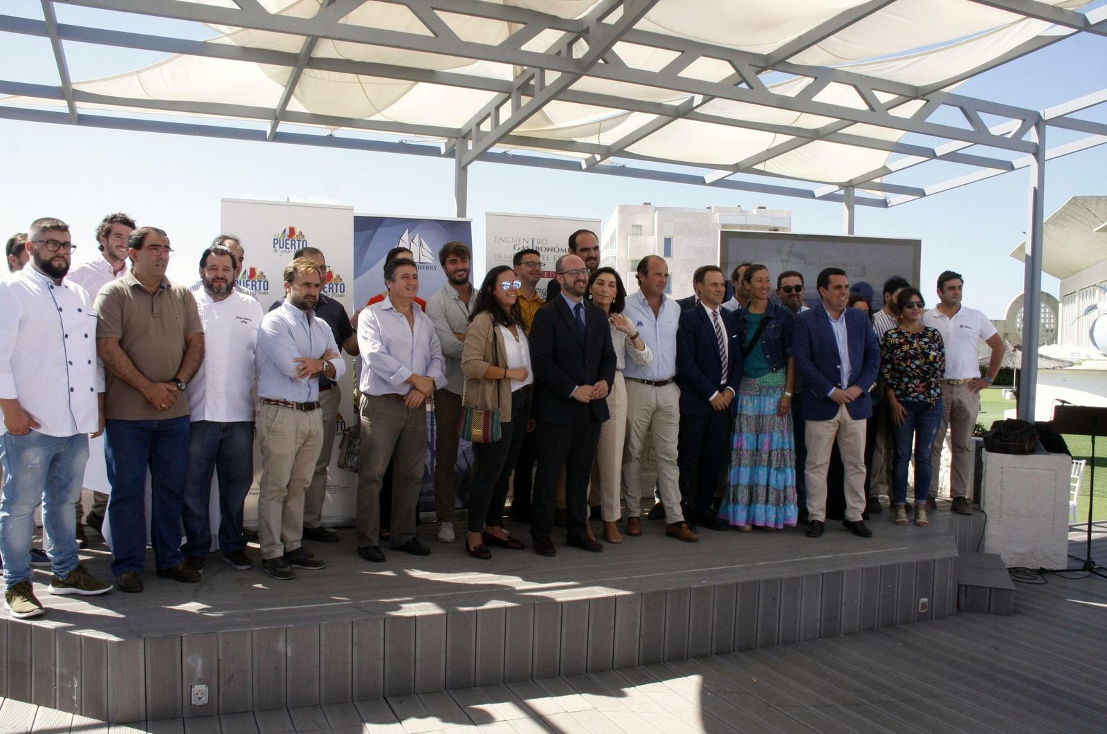 Foto de familia de los participantes en esta quinta edición de las Jornadas de la Sal y el Estero, que se celebrarán en Puerto Sherry.