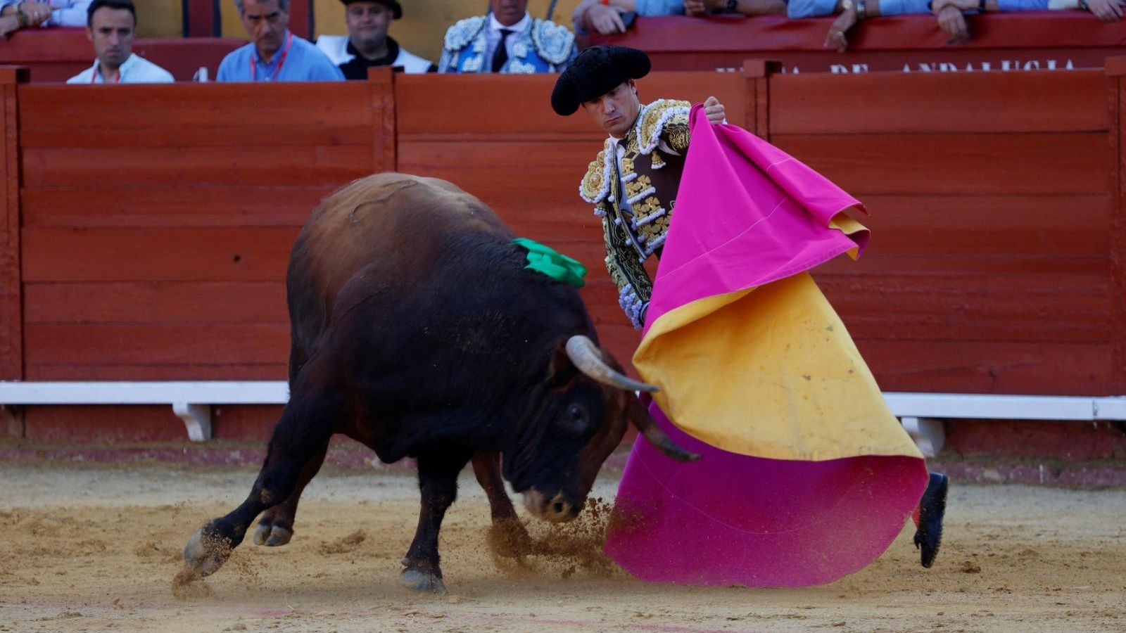 Saludo capotero de Daniel Luque al quinto Fuente Ymbro.