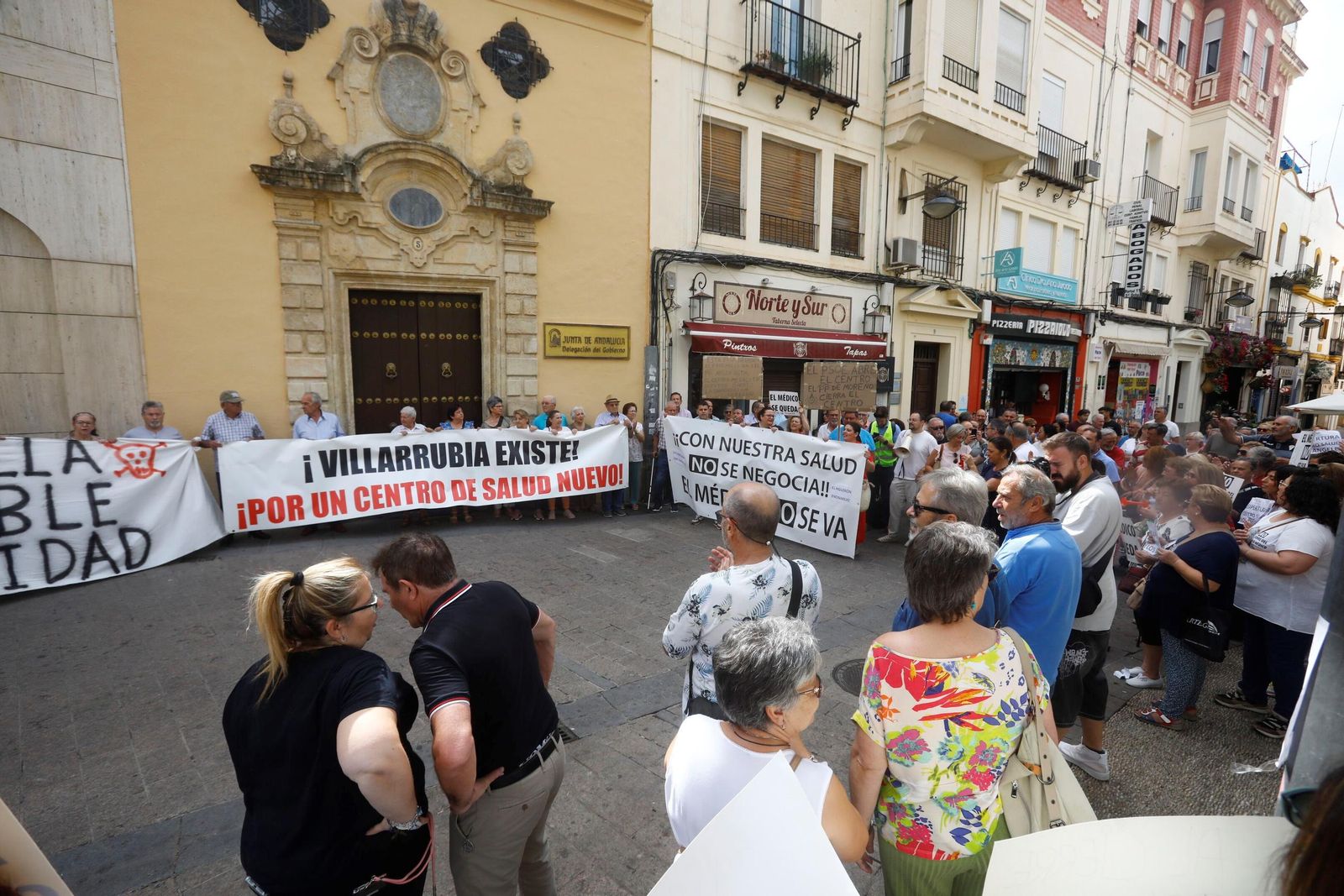 Las imágenes de la protesta de los vecinos de Villarrubia en defensa de la sanidad pública