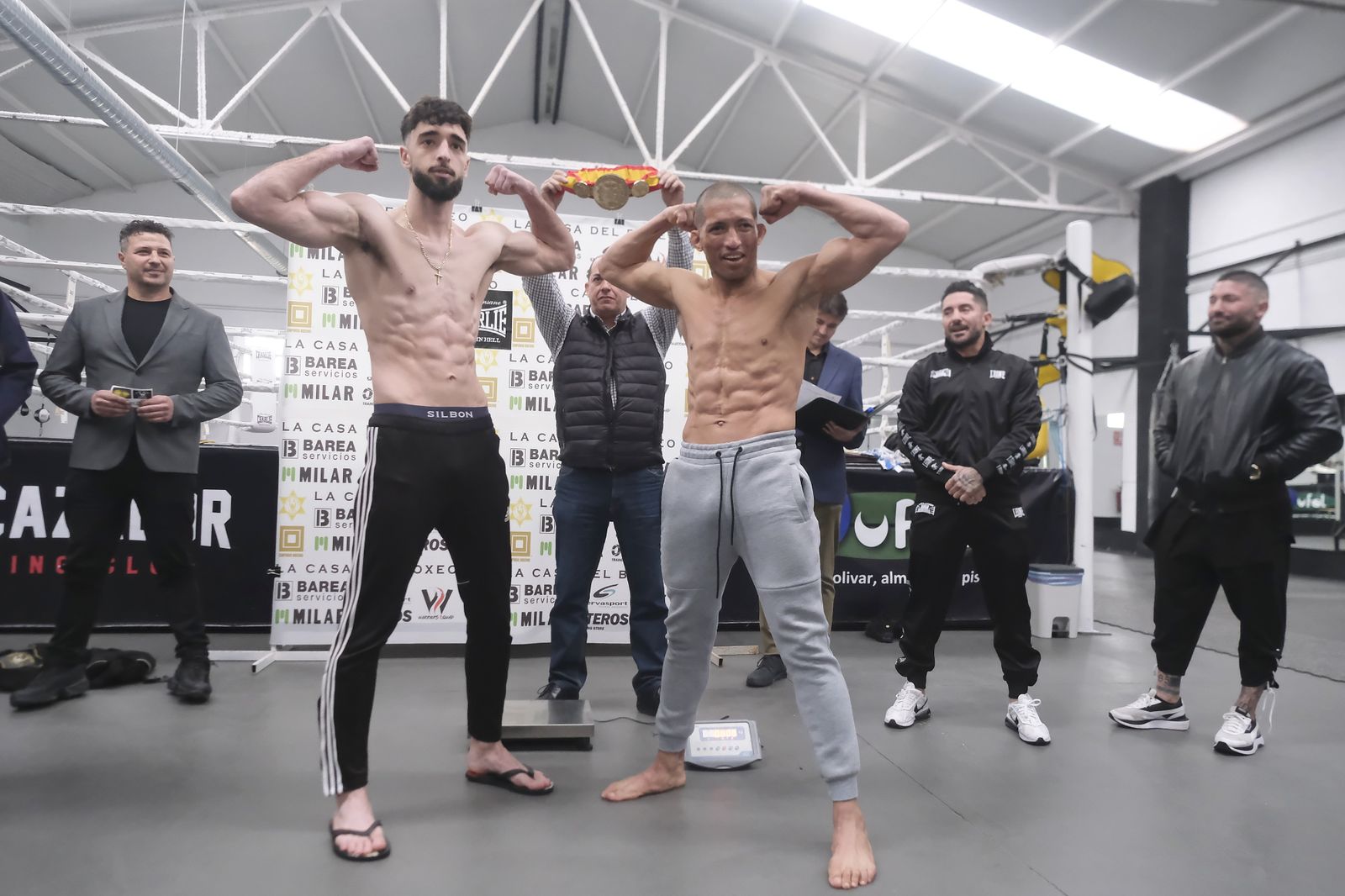 Así ha sido el pesaje previo a la pelea entre El Cazador Jr y Ronny Landaeta en Córdoba