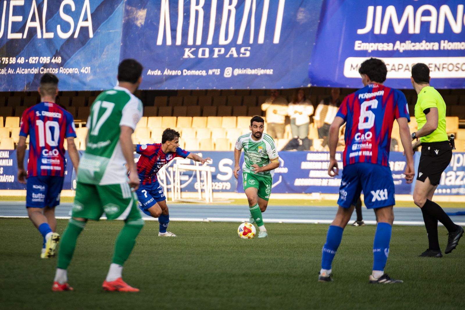 Imágenes del partido entre el Xerez CD y el Yeclano Deportivo en Chapín