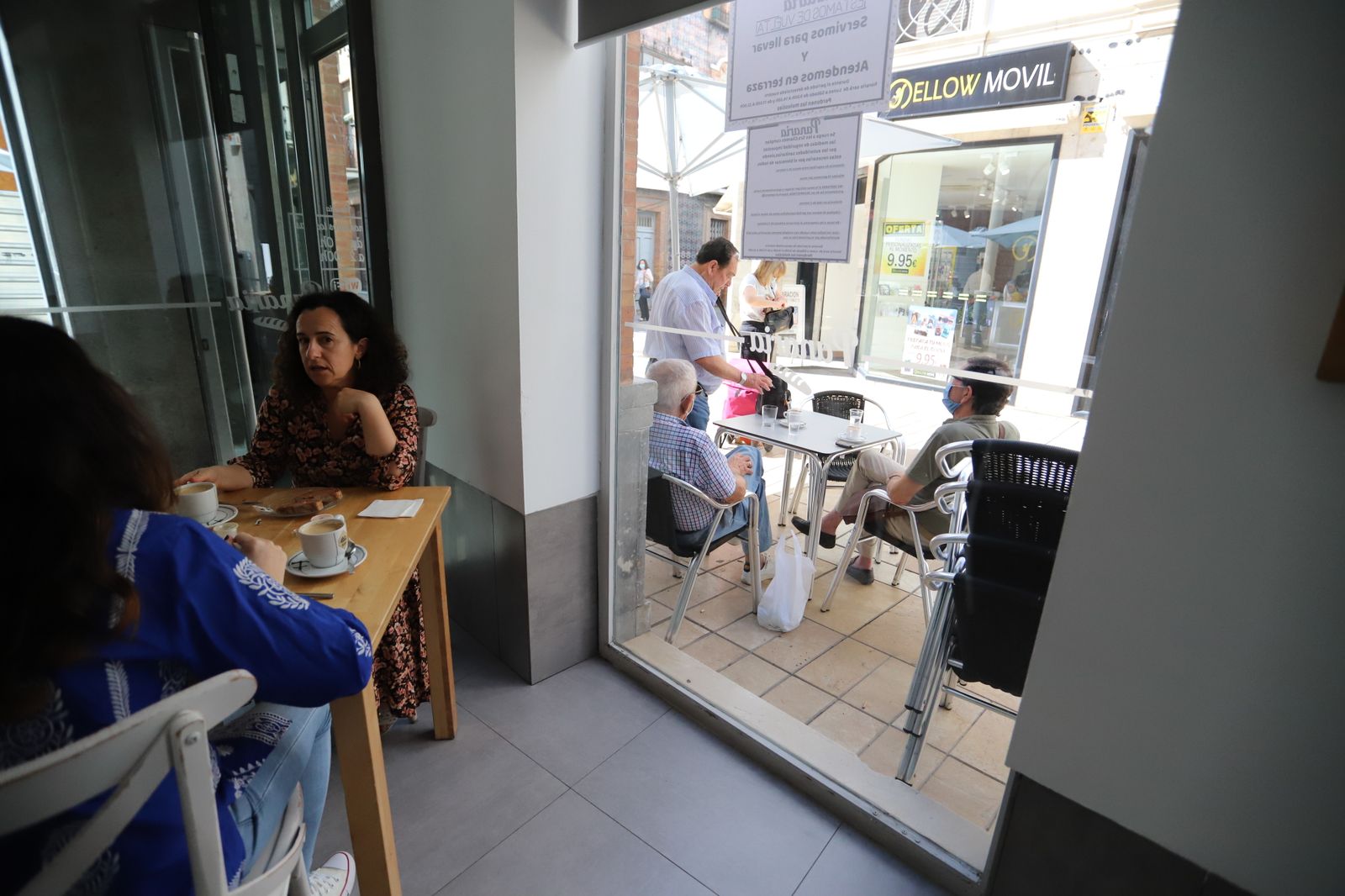 Imágenes de bares y restaurantes de la ciudad de Huelva en el inicio de la fase dos