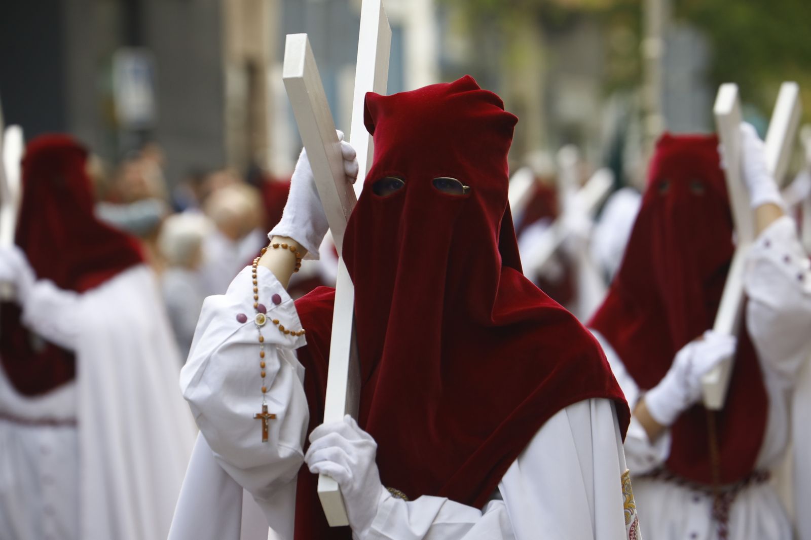 Jueves Santo en Córdoba: La procesión de la Sagrada Cena, en imágenes