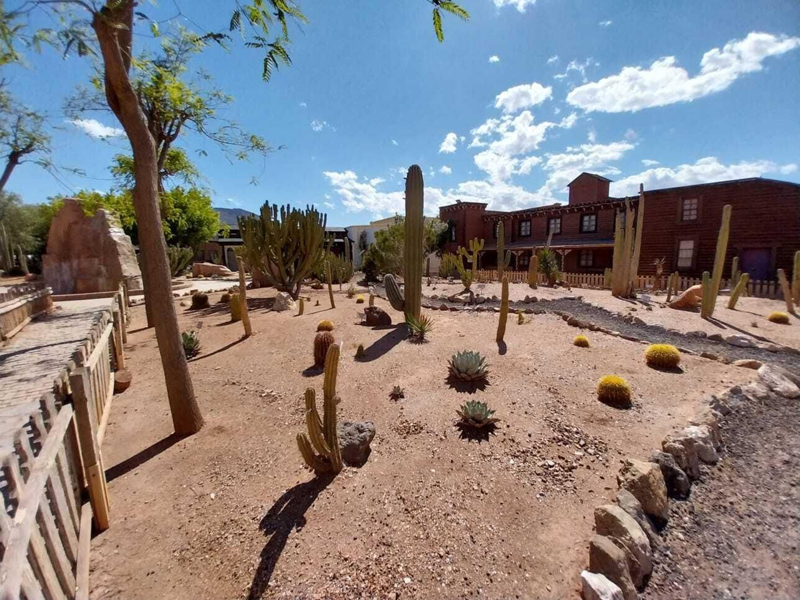 Vea cómo es el Mini Hollywood Oasys y sus espectaculares decorados