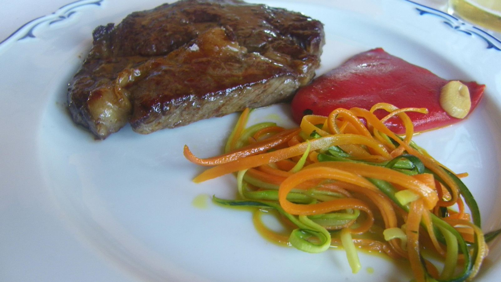 Plato de carne de El Duende. Plato de carne de El Duende.