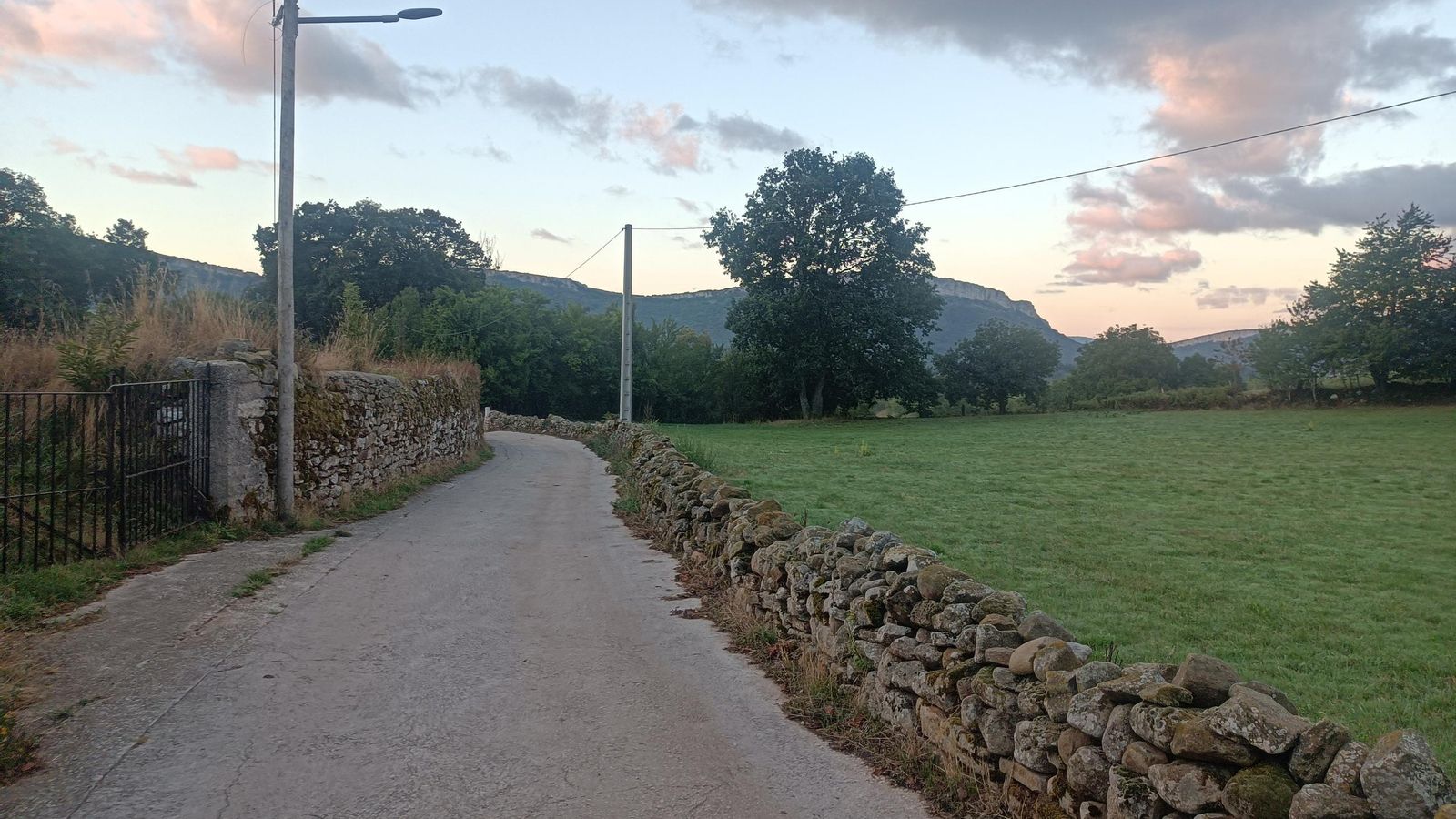 Camino entre Espinosa de los Montero y Santa Olalla