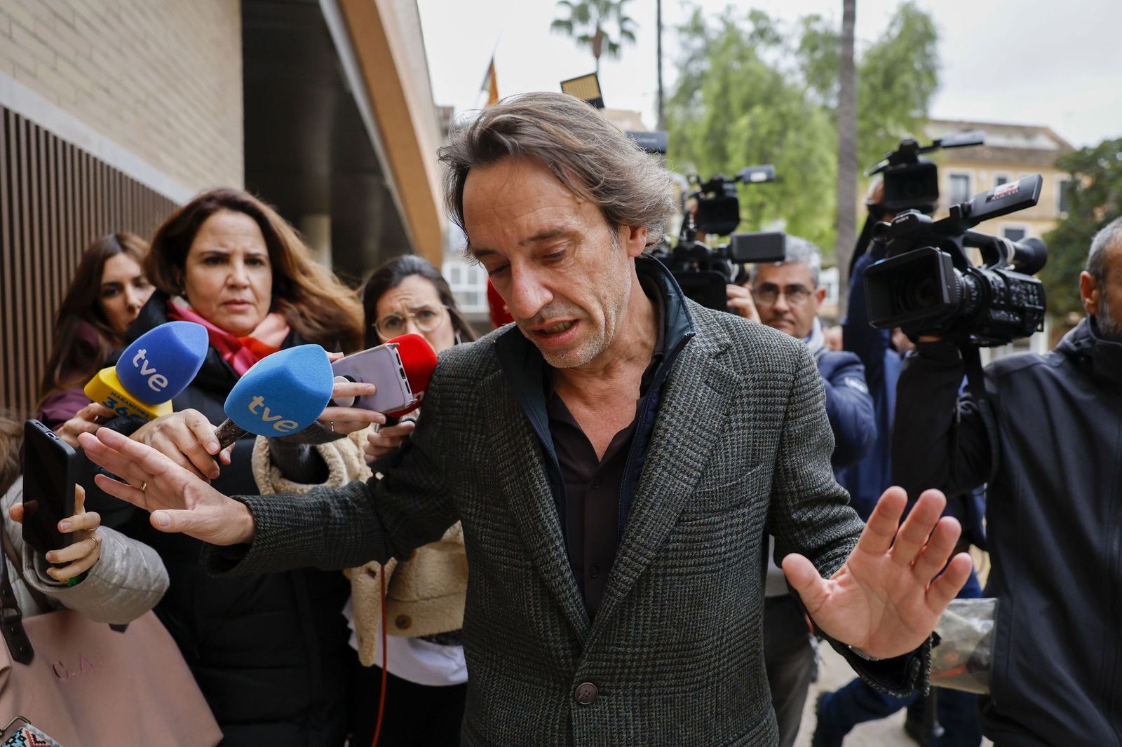 La juez de la dana pide a Telegram y Whatsapp los mensajes del ex asesor de Mazón el 29-O.