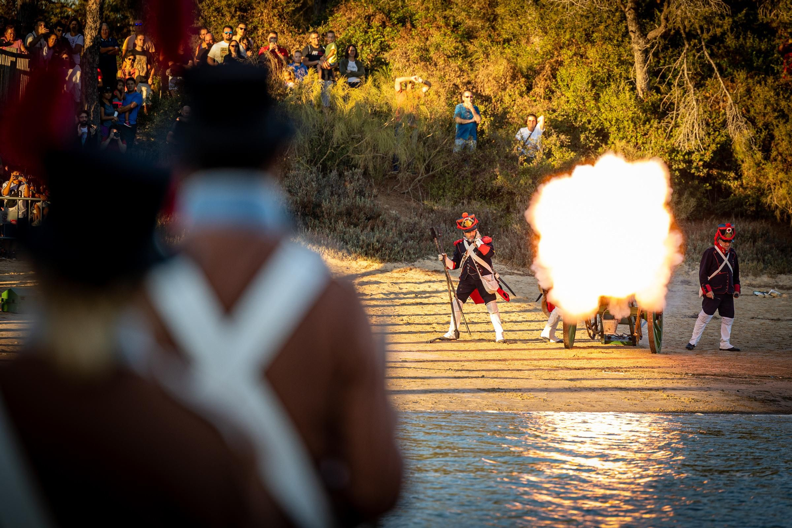 Las imágenes de la Primera recreación de la Batalla del Trocadero En el caño de La Cortadura