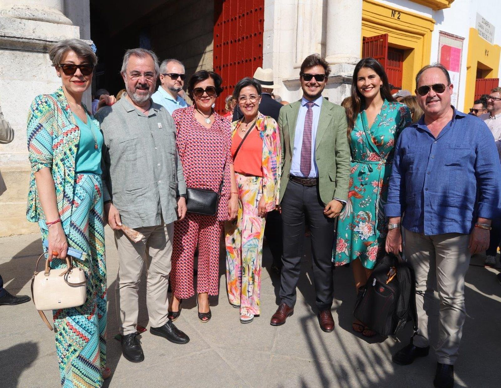 Las imágenes de los famosos y las autoridades en la corrida del sábado de Feria