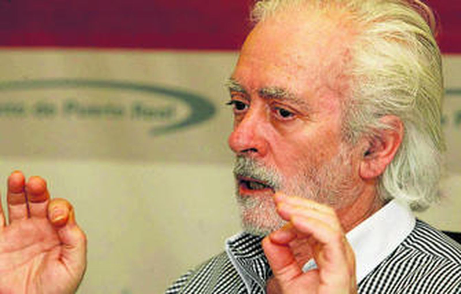 Manolo Sanlúcar, ayer durante su encuentro con la prensa en el Ayuntamiento de Puerto Real.