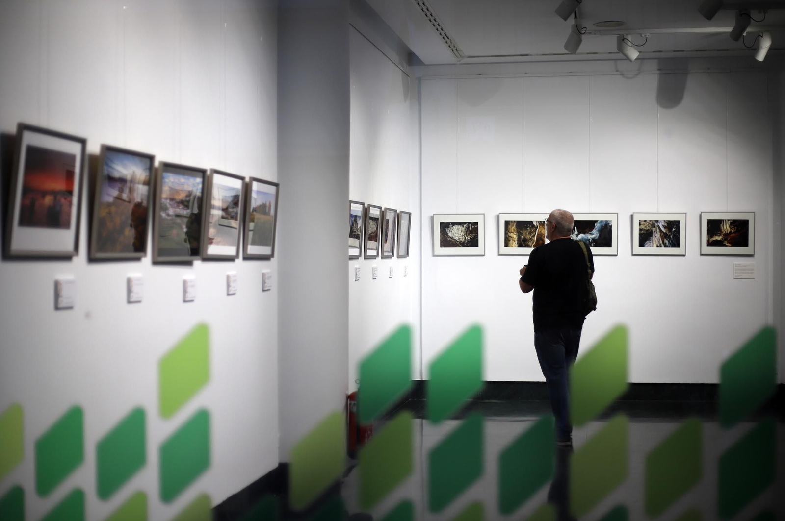 Imágenes de la exposición "Patrimonio de Huelva y Provincia", en el Centro Cultural "José Luis García Palacios" de la Fundación Caja Rural del Sur