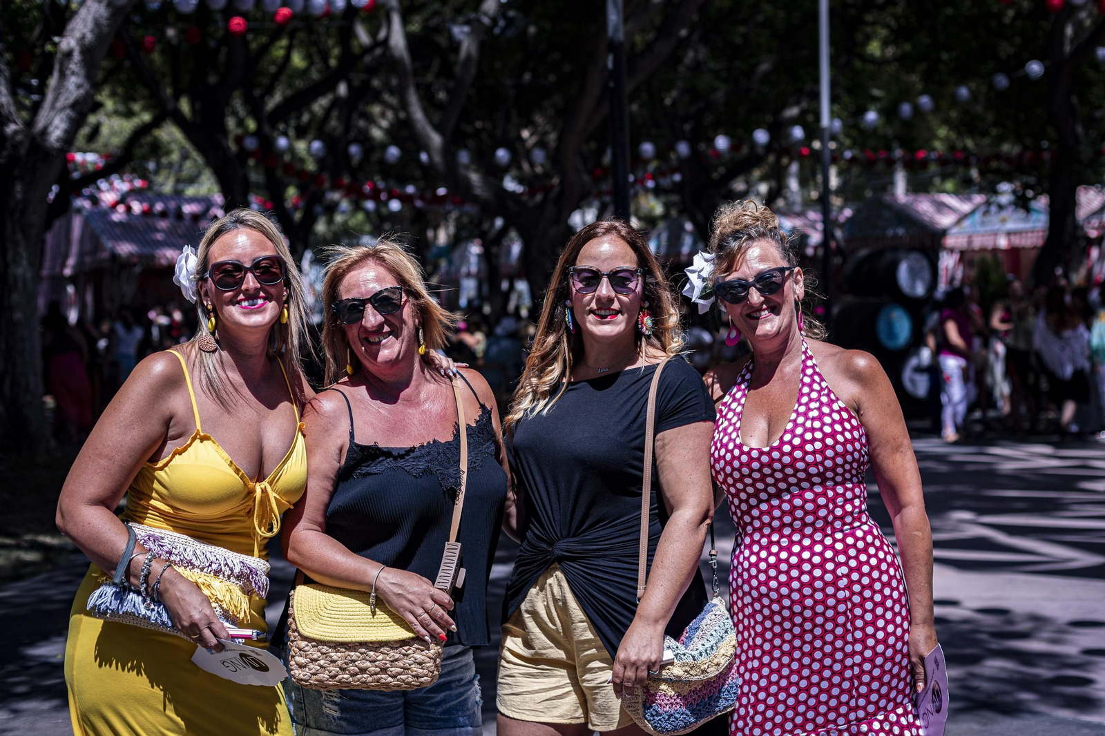Búscate en las imágenes del Día de la Mujer de la Feria del Carmen y de la Sal de San Fernando